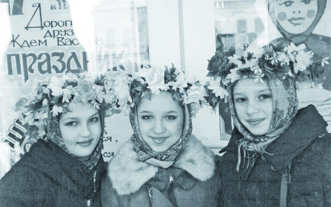 На фото девочки, участницы театрализованного представления на праздновании Масленицы